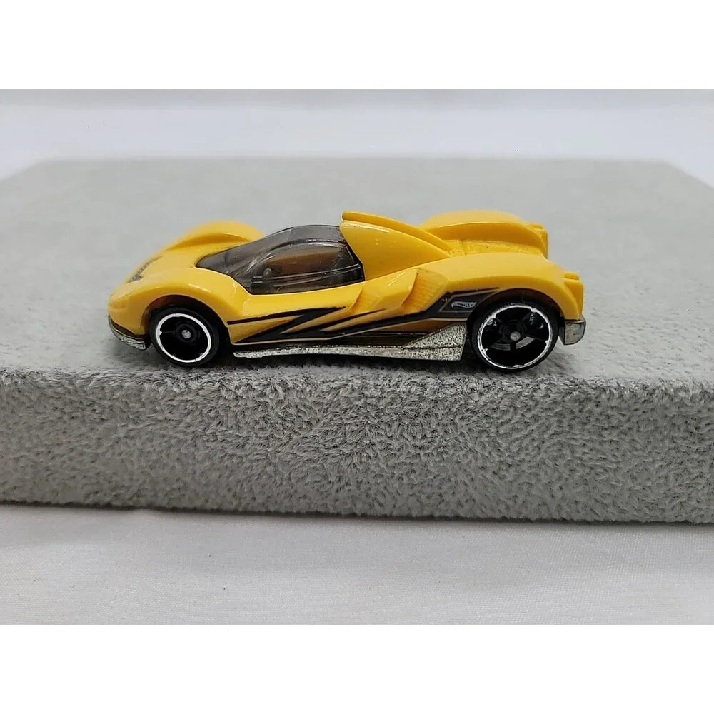 Hot Wheels Teegray Yellow Exotic Sports Car with Chrome Wheels 1:64